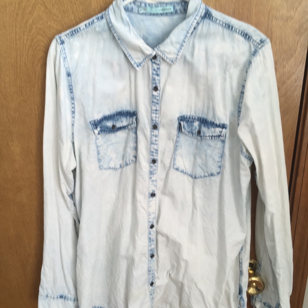 Super cute  long sleeve lightweight shirt